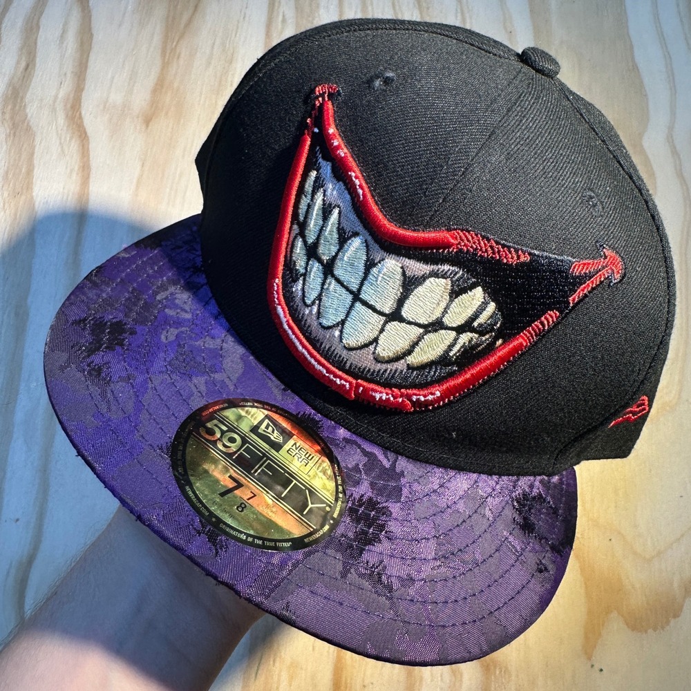 New Era 59FIFTY DC Comics Joker Fitted Hat Black Purple 7 7/8 Smile HAHAHA